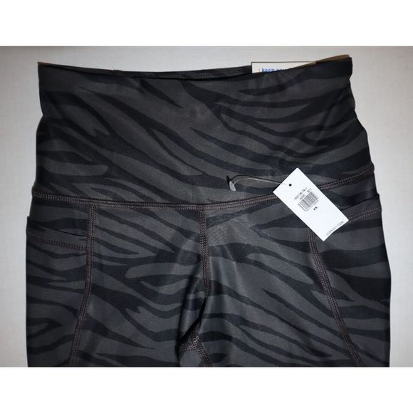 Old Navy Women's Sz XS Green/Black Zebra Print High-Rise PowerSoft 7/8 Leggings - Picture 4 of 5